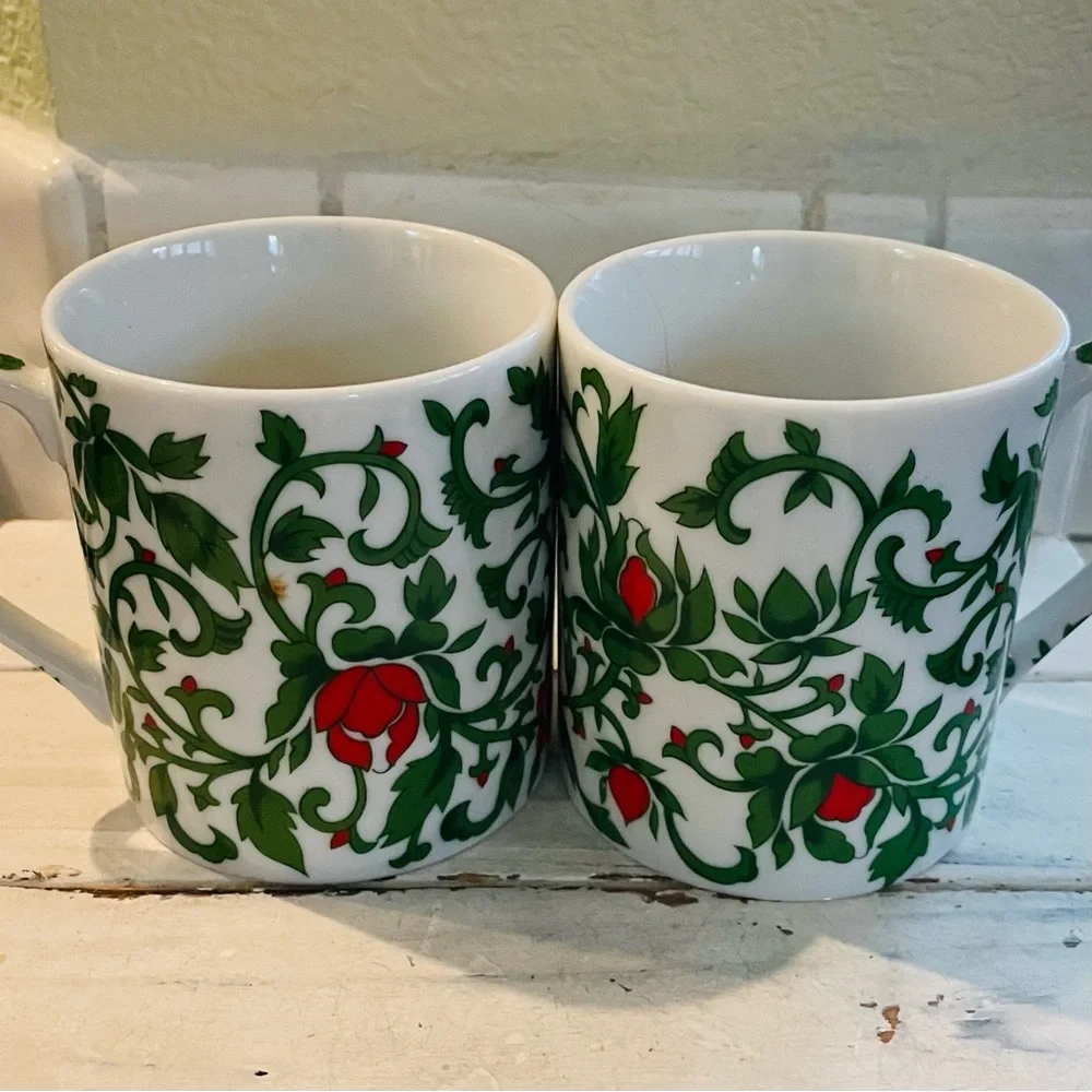 2 Williams Sonoma Christmas ceramic mugs